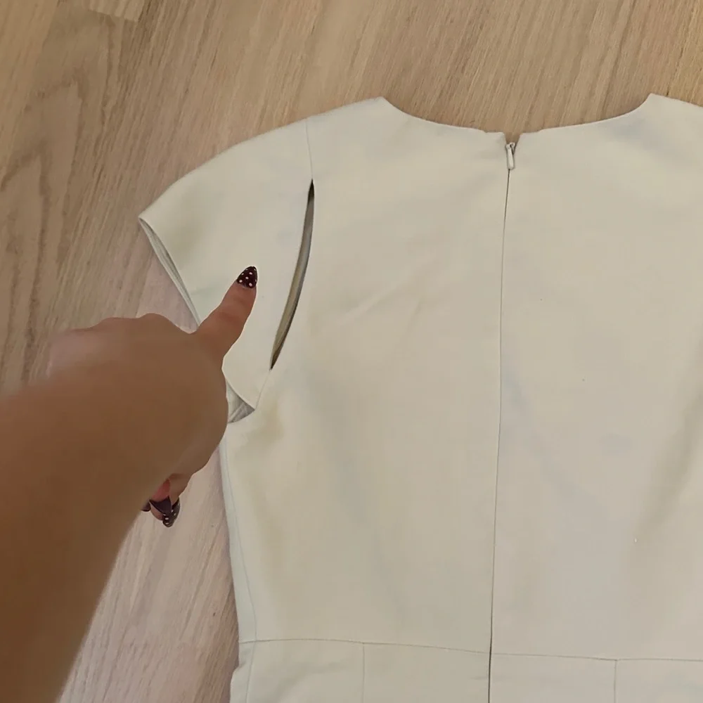 Black Halo Cream Cap Sleeve Midi Dress - Picture 5 of 7